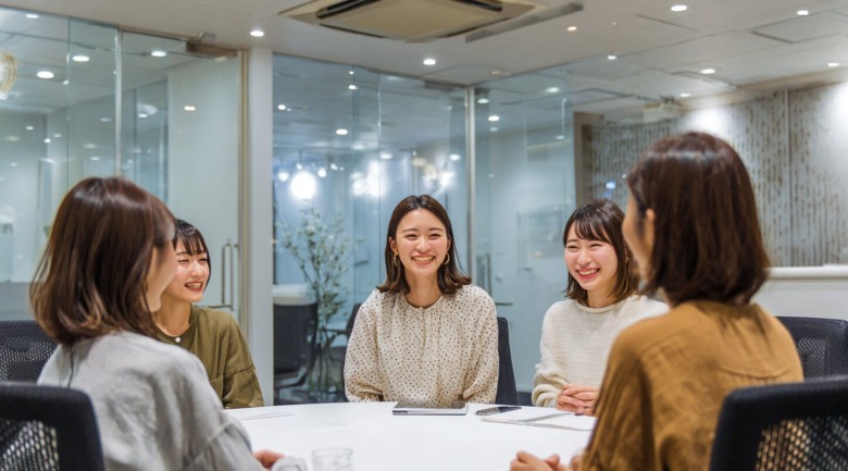 女性社員が輝ける職場へ ― 心地よさとデザイン性を両立したオフィスづくり