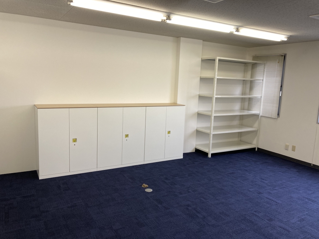 ネイビータイルカーペット事例